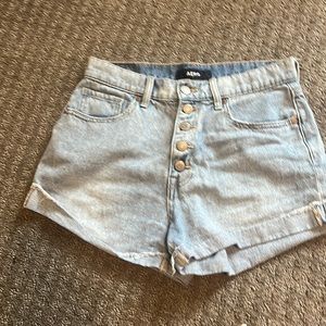 Light wash mom shorts